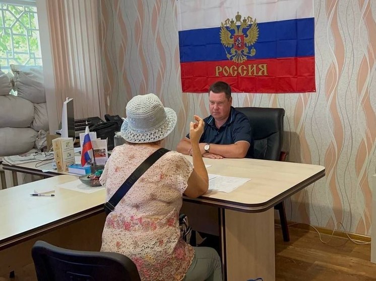 Глава Новой Каховки провел прием граждан: пенсионерке помогут ездить в больницу