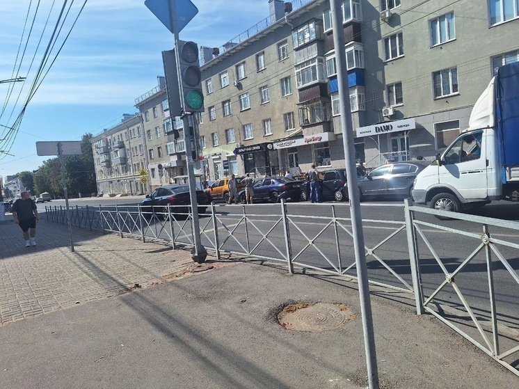 Женщина пострадала в массовом ДТП в центре Курска