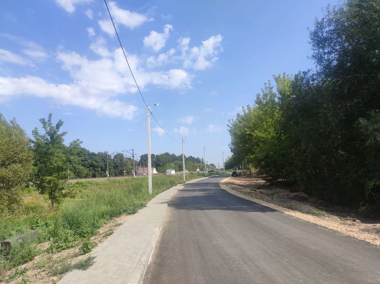 В орловской деревне Становое завершили ремонт улицы Школьной