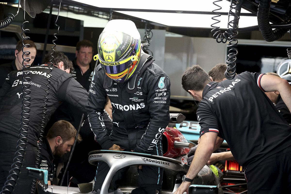 «Мерседес» объявил имя пилота, который заменит Хэмилтона