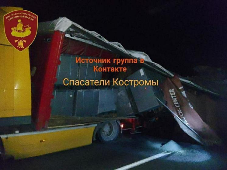 В Костромской области столкнулись две фуры
