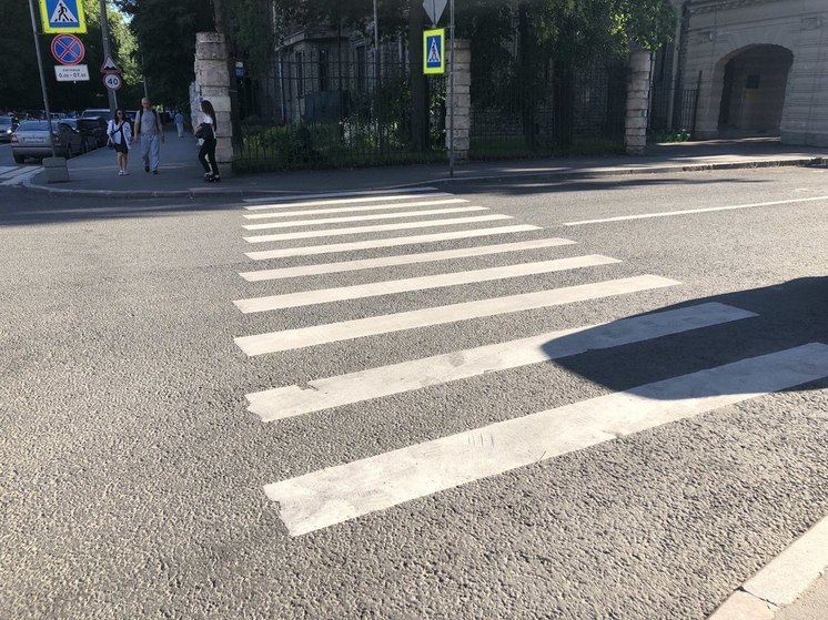 Девятилетний мальчик на самокате попал под колеса Volvo на Большой Горской
