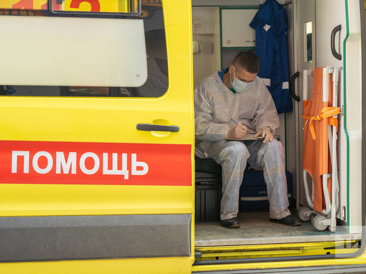 В Нижнекамске спасли провисевшую долго вниз головой женщину