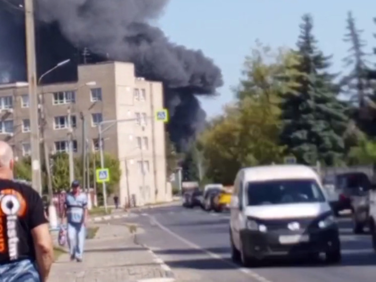 Крупное возгорание произошло на заводе стройматериалов в Щелково