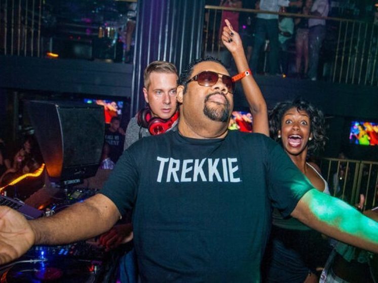 Рэпер Fatman Scoop умер после потери сознания на сцене