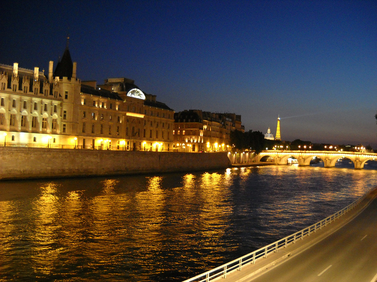 Олимпийское дежавю: река во французской столице слишком грязна для пловцов