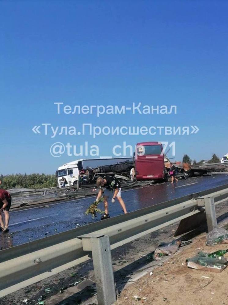 Очевидцы сообщили о смертельном ДТП с автобусом в Тульской области