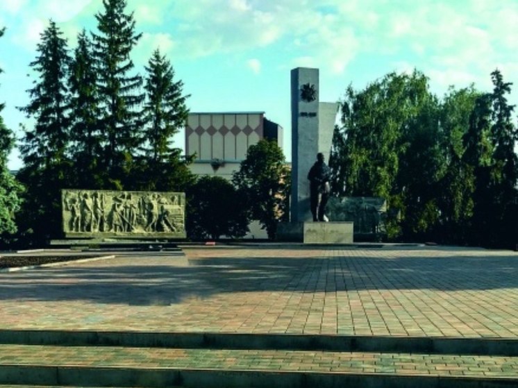 В Наровчате завершили благоустройство сквера у памятника погибшим воинам