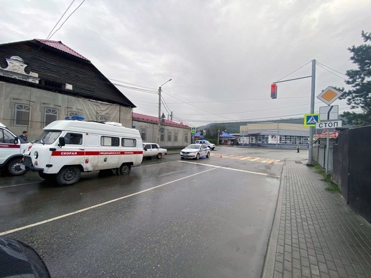 На Алтае «Лада» врезалась в автомобиль скорой помощи