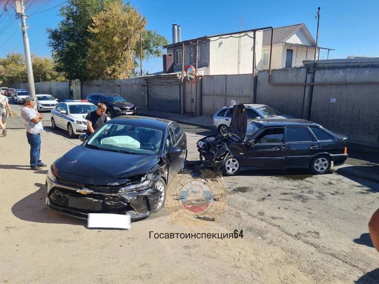 Авария в Саратове отправила пассажирку «четырнадцатой» в больницу