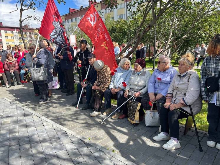  В Охе в преддверии Дня победы над Японией открыли памятник детям войны