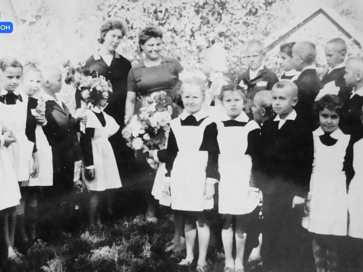 Брянцы восхитились архивным фото с первоклассниками 1966 года