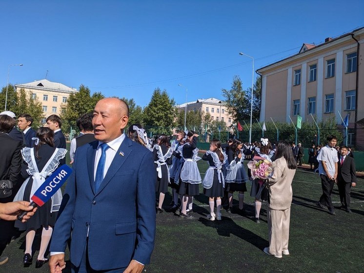 В первом бурятском лицее-интернате в Улан-Удэ за парту сели 64 первоклассника