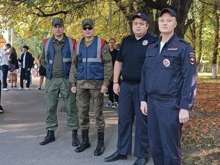 Калининградские дружинники помогли полицейским на линейках в честь Дня знаний