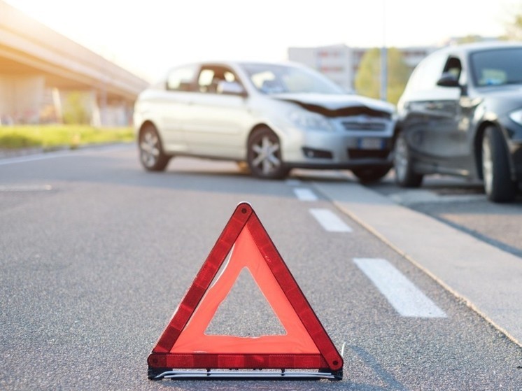 В Орле авто перевернулось на крышу при аварии с мотоциклом