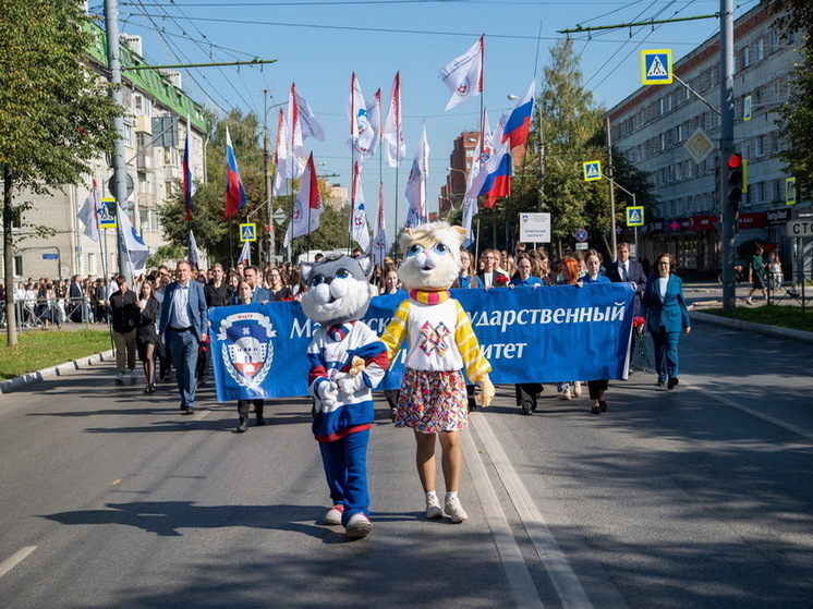 Первокурсники МарГУ парадом прошли по Йошкар-Оле