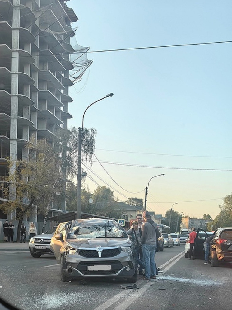 У моста в Московском районе Твери серьезное ДТП с четырьмя авто