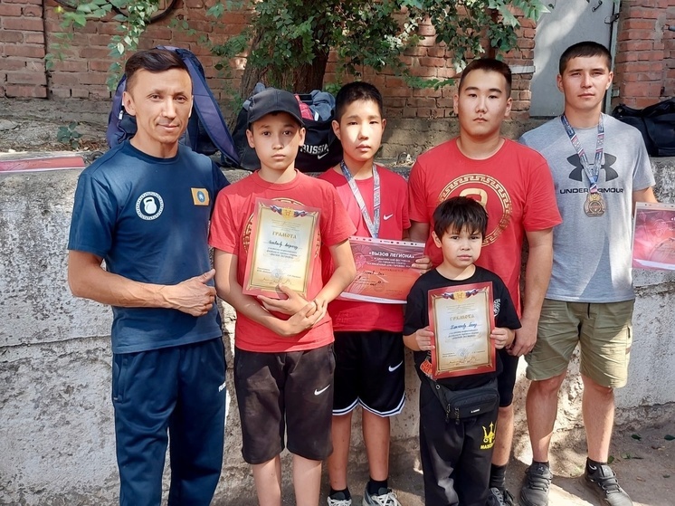 Калмыцкие гиревики стали призерами турнира в Астрахани