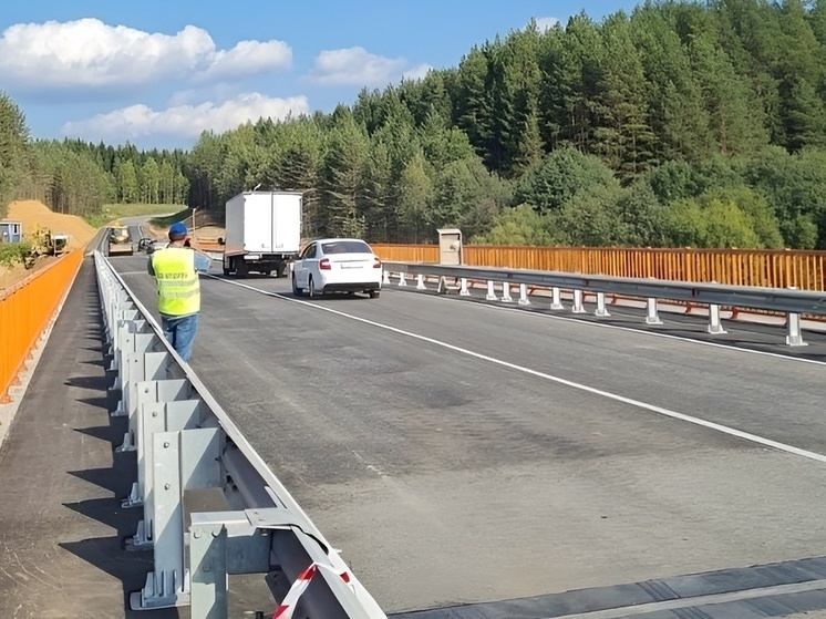 В Вельском районе открыли рабочее движение по двум полосам моста через Кокшеньгу