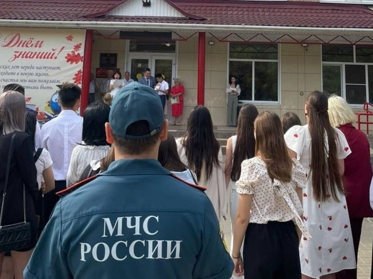Спасатели Калмыкии обеспечили безопасность на школьных линейках