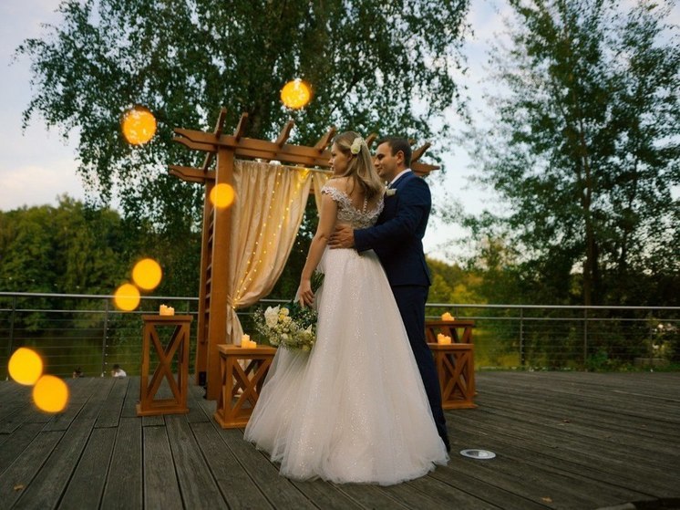 Порядка 20 тысяч пар поженились этим летом в Подмосковье