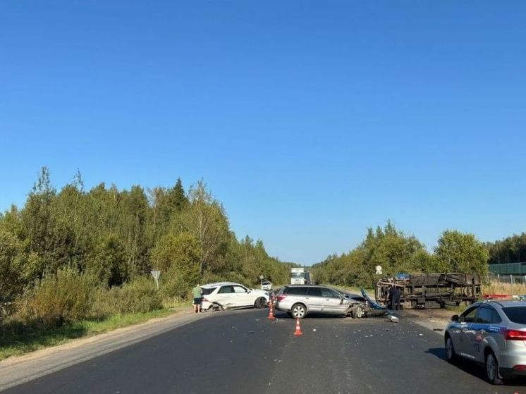 В серьезном ДТП под Солнечногорском пострадали три человека