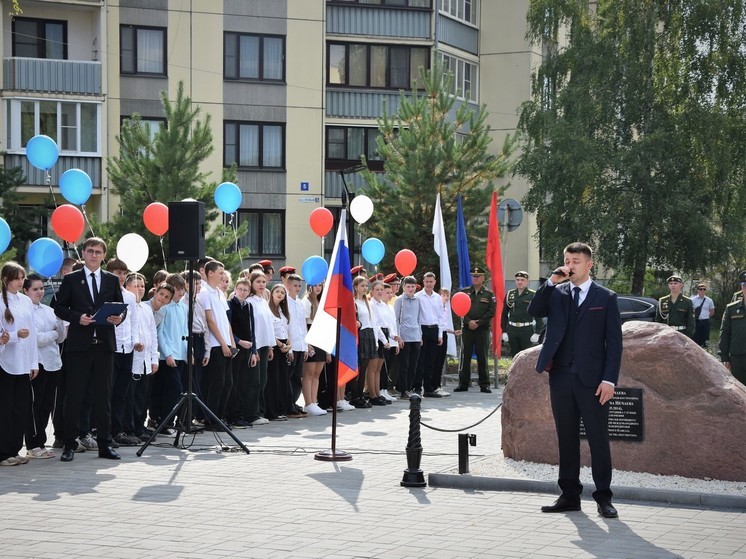 В Костроме торжественно открыли сквер в честь героя-земляка