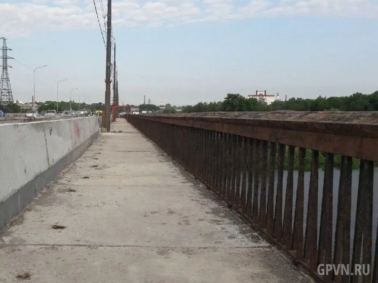 Специалисты отремонтируют Колмовский мост осенью