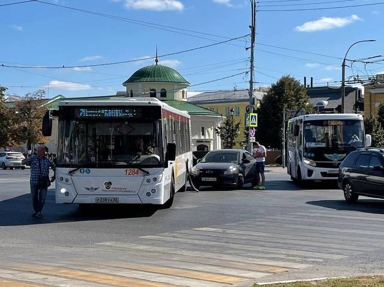 В центре Рязани произошло ДТП с автобусом №20