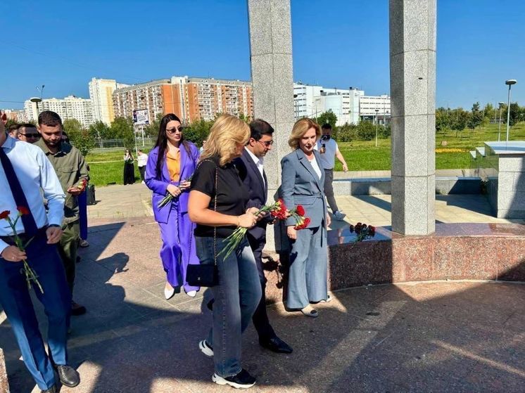 Орловцы почтили память жертв Беслана высадкой яблонь в Москве
