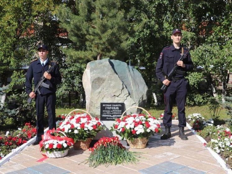 В Уфе у здания ВЭГУ появился памятник павшим за Родину воинам