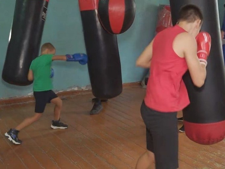 Минспорта Херсонской области передало в спортшколу Аскания-Нова новый  инвентарь
