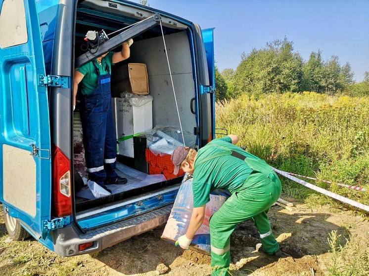 Бочки с опасными отходами весом в две тонны вывезли из Красногвардейского района