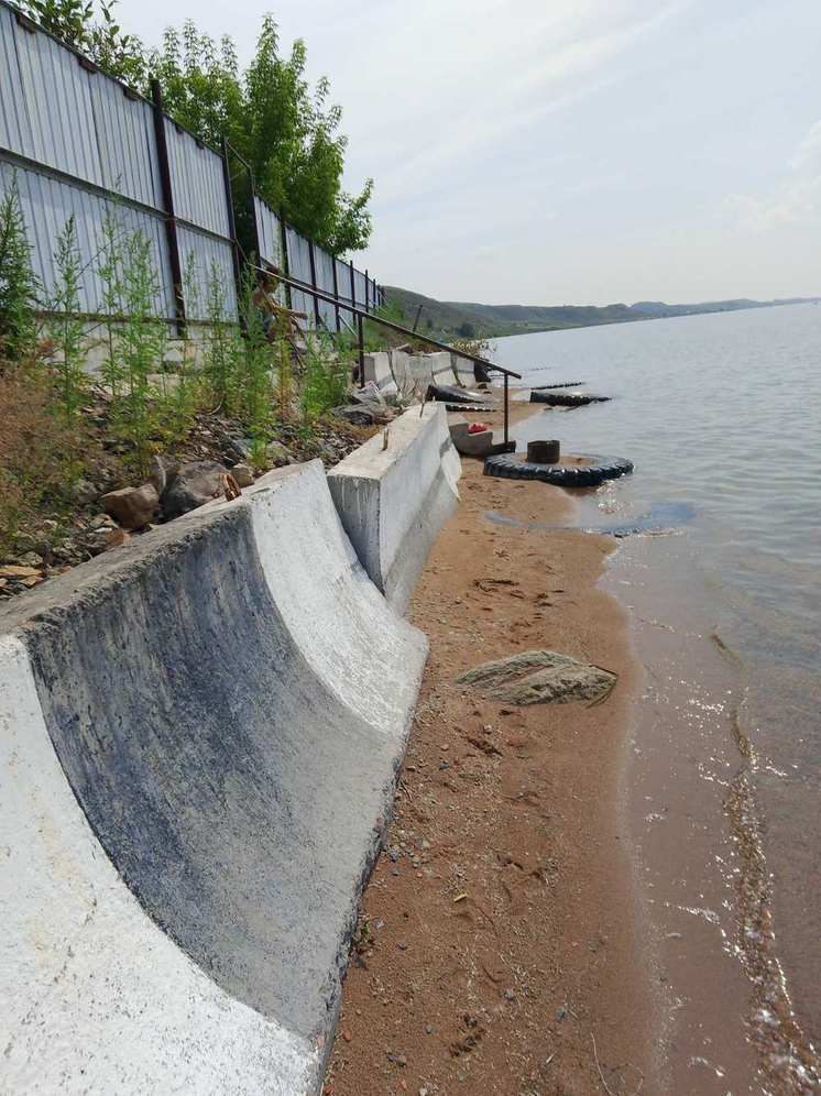 На берегах второго по площади водоема Бурятии выявлены многочисленные нарушения