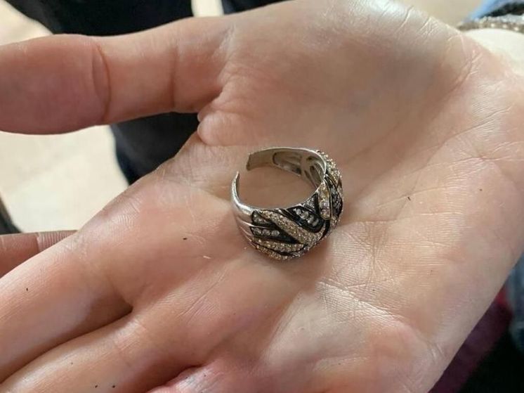 Спасатели помогли девушке в Одинцовском округе снять с пальца кольцо