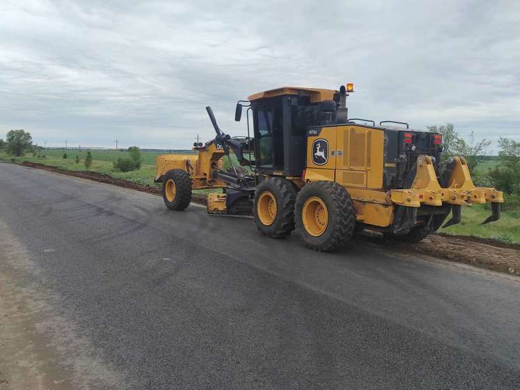 В Новоаннинском районе подходит к концу ремонт межмуниципальной дороги