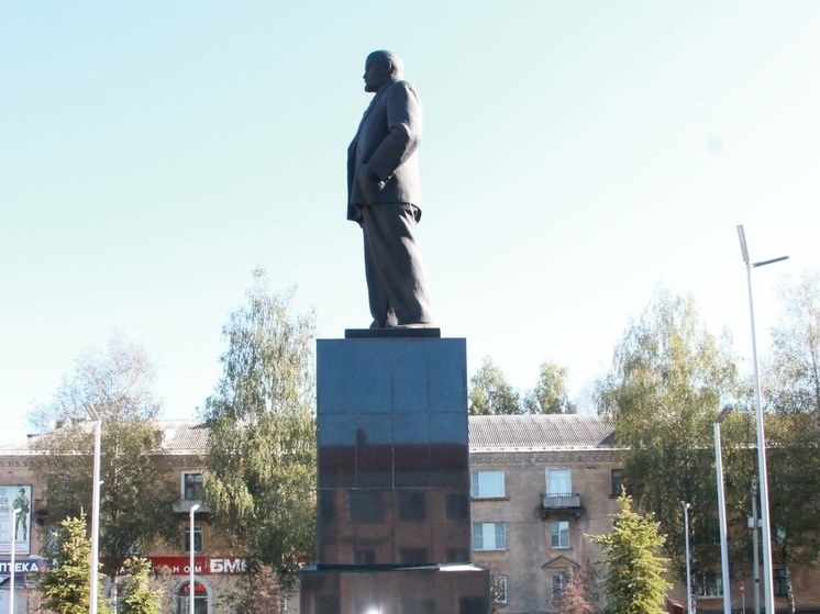 Хулиганы повредили памятник Ленину в Тверской области