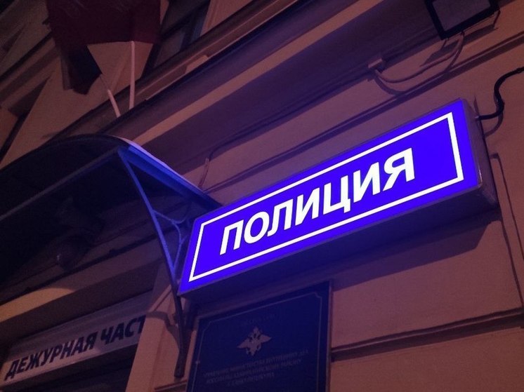 Мошенники заставили учительницу из Ленобласти облить сотрудницу банка зеленкой