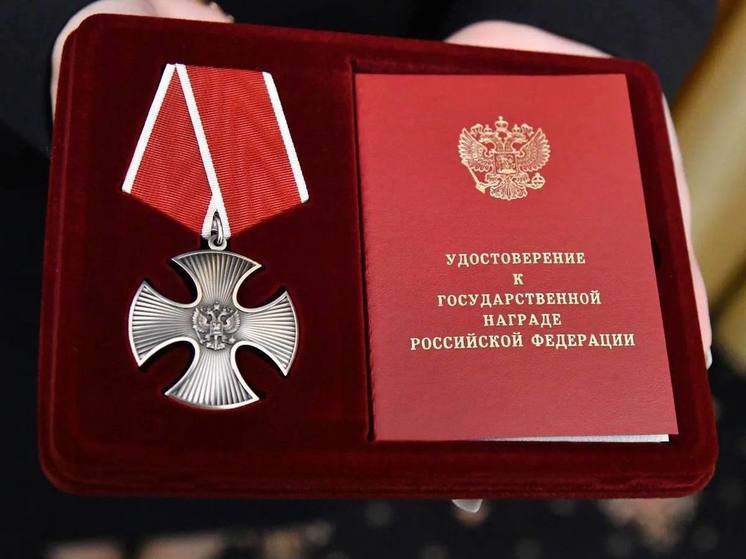 Губернатор Омской области Хоценко вручил орден Мужества семье погибшего пограничника
