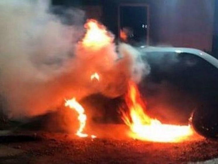 В Балашихе ночью сгорели машины во дворе