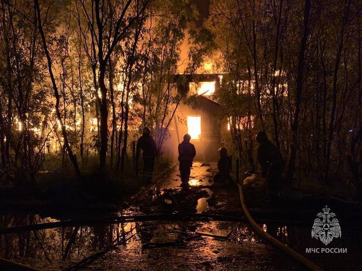 «Деревяшку» в Новом Уренгое тушили почти 7 часов