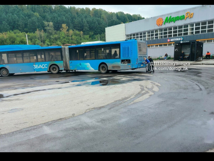 Цепляющиеся за автобусы подростки на самокатах взволновали новокузнечан