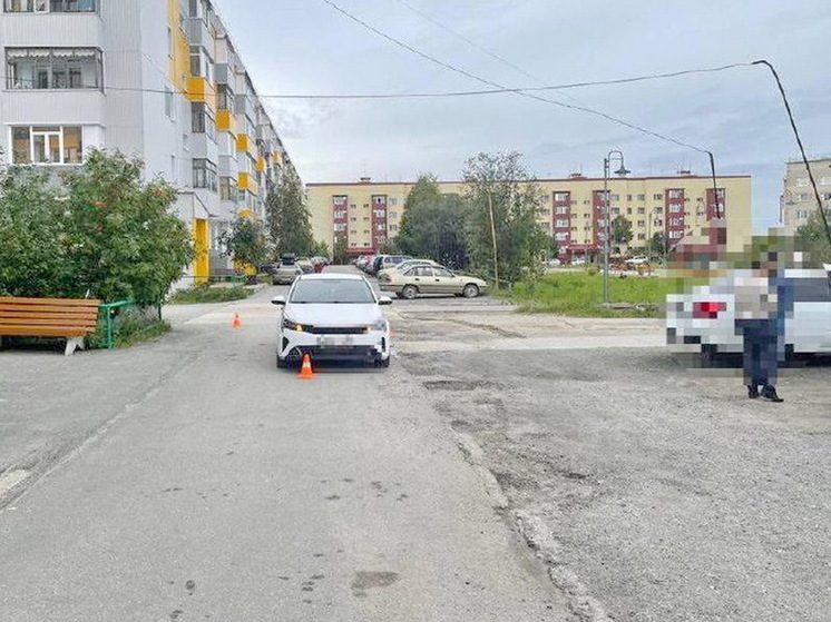 Во дворе дома в Ноябрьске произошло ДТП: пострадал ребенок