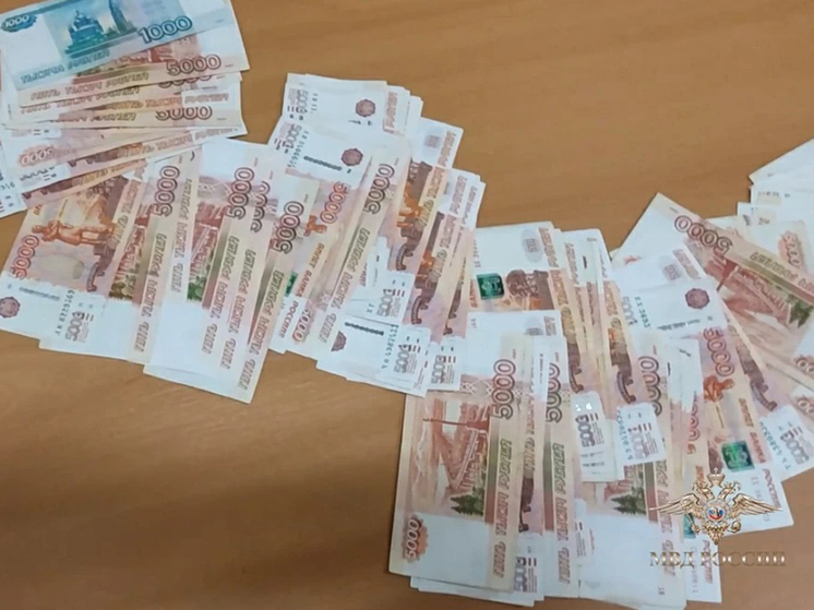 Им помогал водитель такси