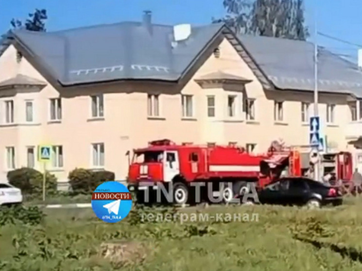 В Новомосковске загорелся заброшенный дом