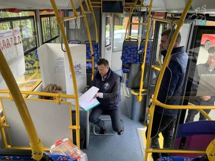 Жители Горнокнязевска голосуют за депутатов прямо в автобусе