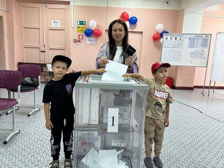 Сахалинцы и курильчане приходят на выборы целыми семьями