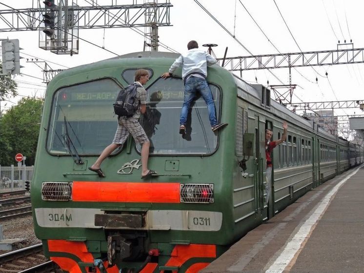 Зацепер погиб на крыше электрички Горьковского направления
