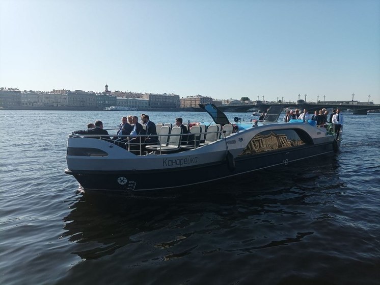 Заказ на производство новейшей модели уже прорабатывается по инициативе города. Первые электросуда сдадут к навигации следующего года.