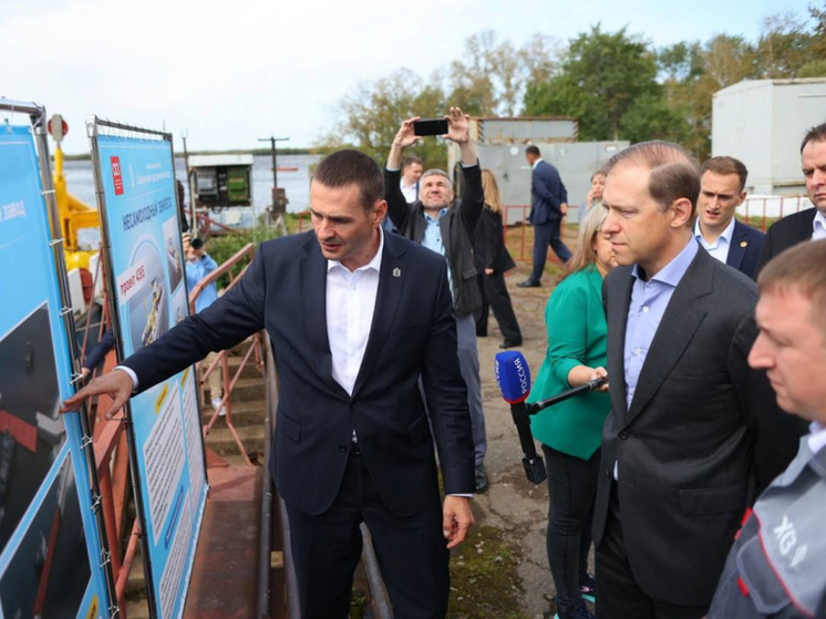Вице-премьер и врио губернатора осмотрели производственные мощности краевой столицы
